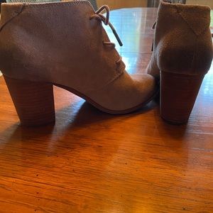 Tom’s ankle booties